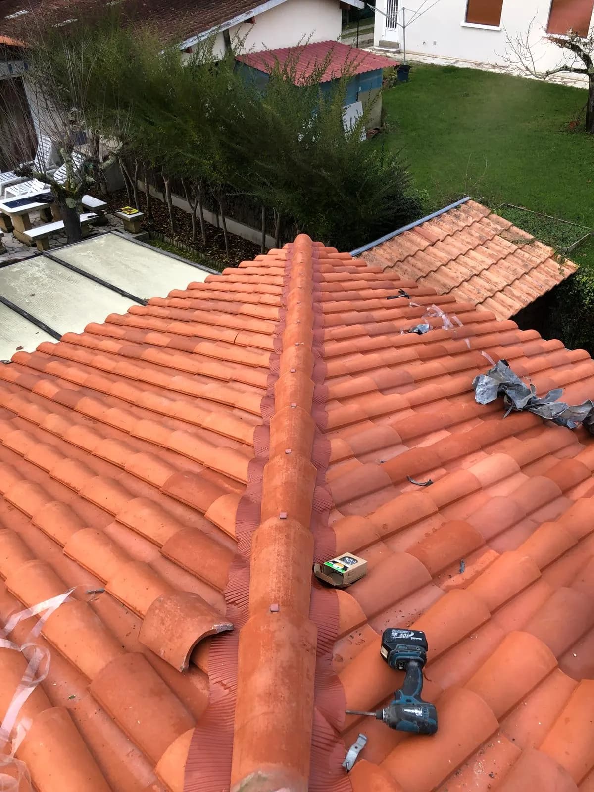 Remplacement de closoir ventilé en ligne de faîtage à Saint-Aubin-de-Médoc