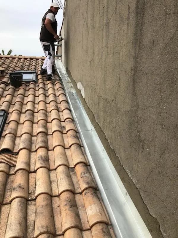 Création d’un solin zinc à la jonction toiture / mur à Bordeaux